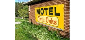 Twin Oaks Motel